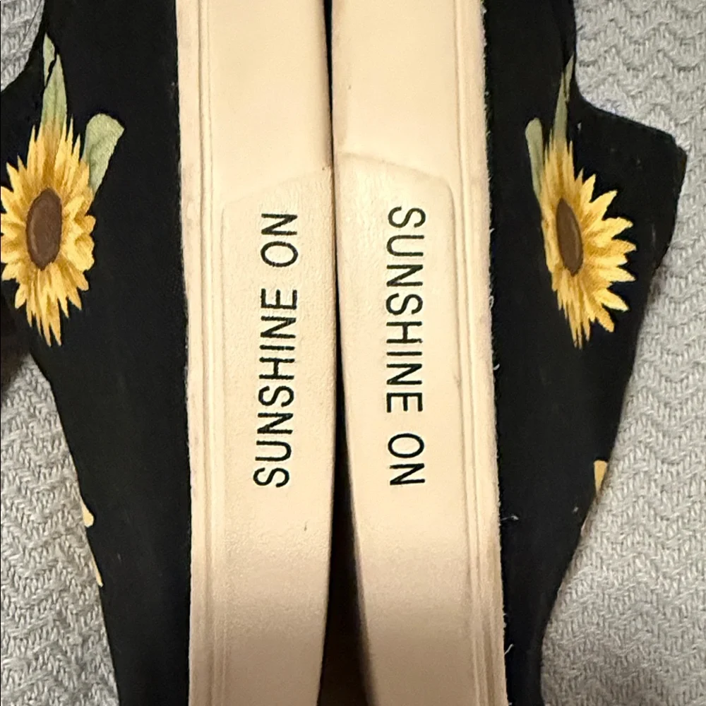 Toms Black Canvas Slip-On Flats with Yellow Sunflower Motif - Picture 8 of 10